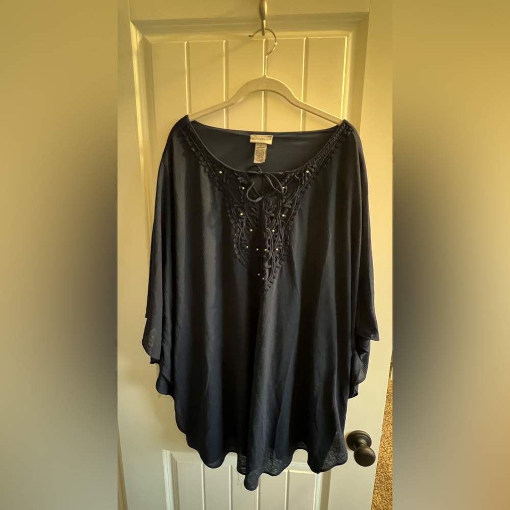 Catherine’s navy 5x top